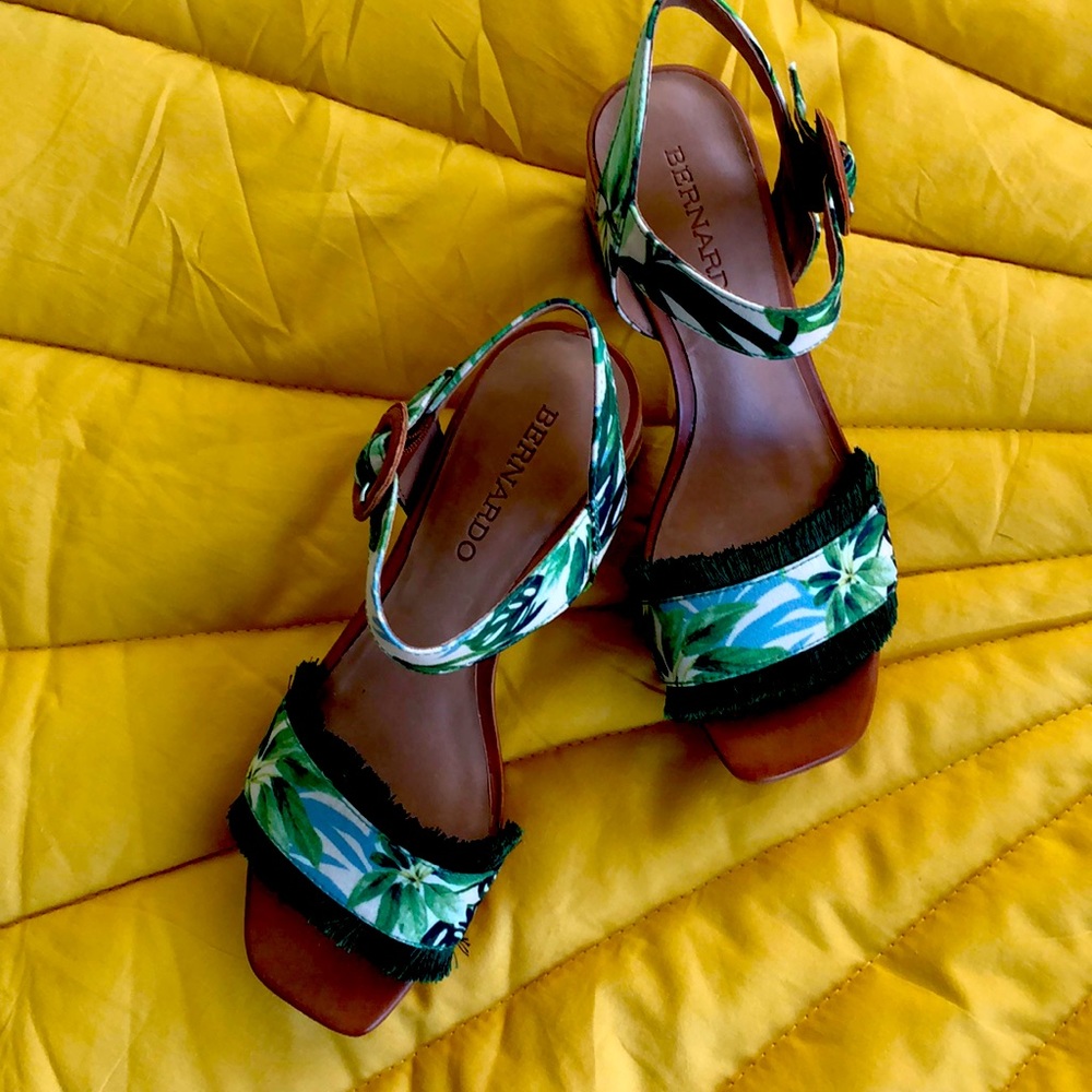 Bernardo platform sandals. Size 6M. New. Never used.